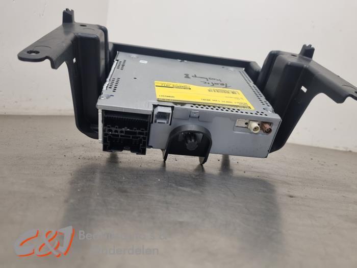 Radio van een Renault Trafic, Auto-onderdelen, Elektronica en Kabels, Renault, Gebruikt, 3 maanden garantie, Ophalen of Verzenden