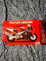 Modelauto Honda motor CBR929RR 1:6 model kit New Ray, Hobby en Vrije tijd, Modelbouw | Auto's en Voertuigen, Overige merken, Ophalen of Verzenden