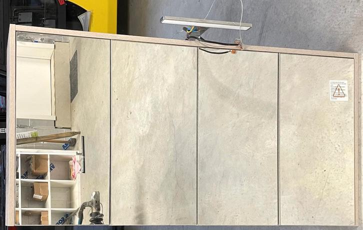 Meubles de salle de bain aspect chêne gris – État neuf, Maison & Meubles, Salle de bain | Meubles de Salle de bain, Neuf, Armoire à miroir