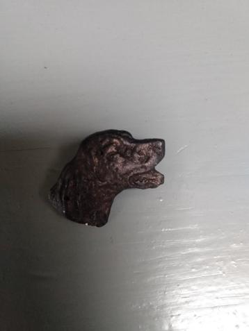Broche hond  beschikbaar voor biedingen