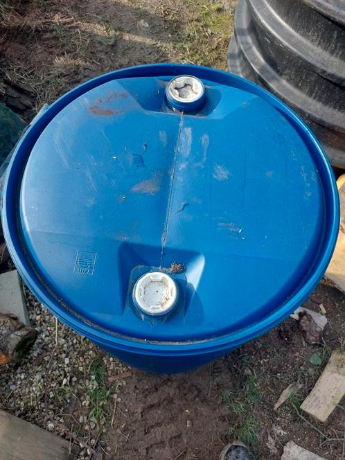 2 vaten 200L + pomp, Tuin en Terras, Regentonnen, Zo goed als nieuw, Ophalen of Verzenden