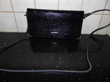 Vintage handtas in leer beschikbaar voor biedingen