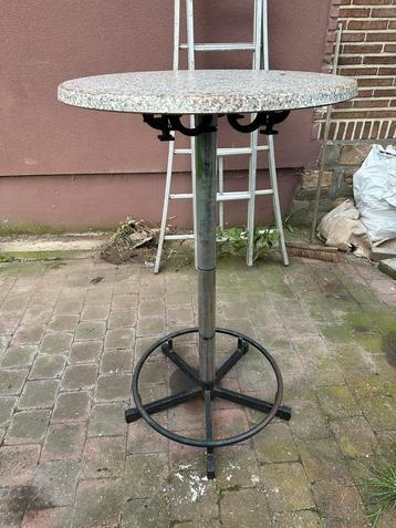 Stevige hoge tafel 