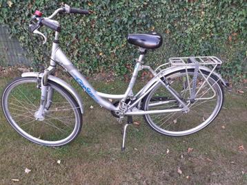 Goede damesfiets met eventueel reserve-onderdelen beschikbaar voor biedingen