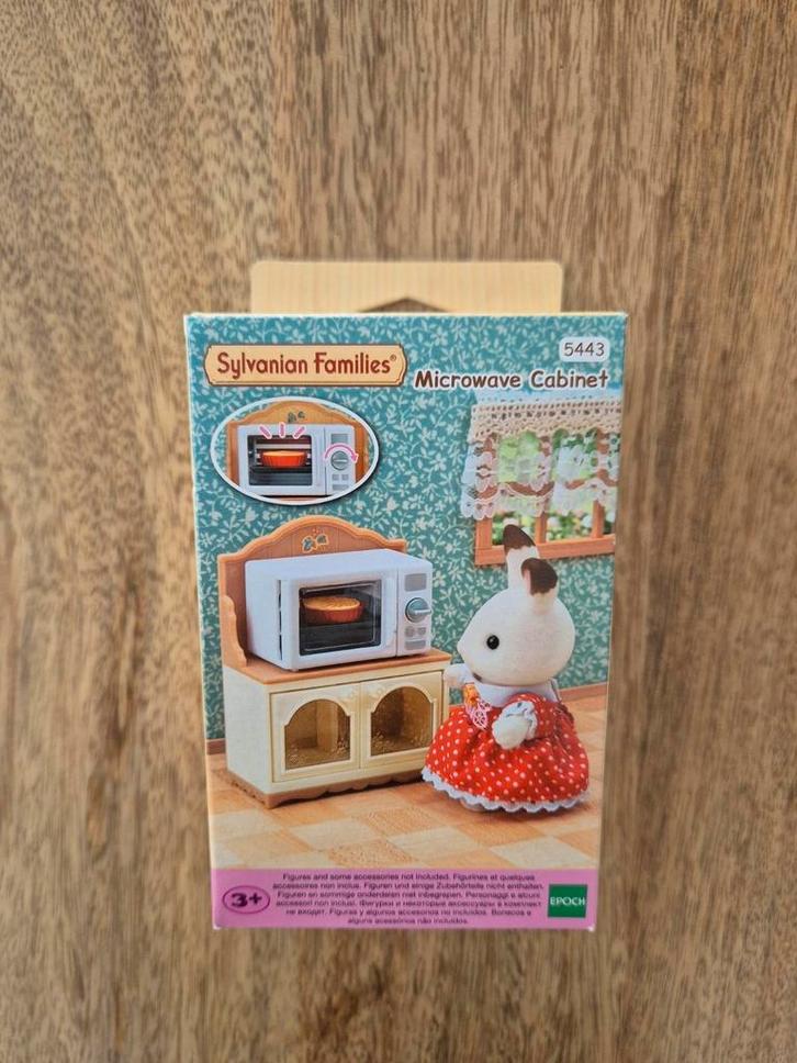 Epoch Sylvanian Families 5443 : Microwave Cabinet, Kinderen en Baby's, Speelgoed | Actiefiguren, Nieuw, Ophalen of Verzenden