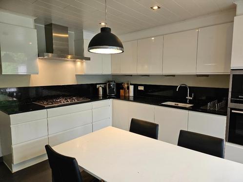 Ruime instapklare gezinswoning met garage en achterdoorgang, Immo, Huizen en Appartementen te koop, Provincie Oost-Vlaanderen