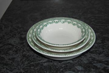 BOCH CARLOTTA. 3 RONDE GEDRAAIDE NESTSCHALEN beschikbaar voor biedingen