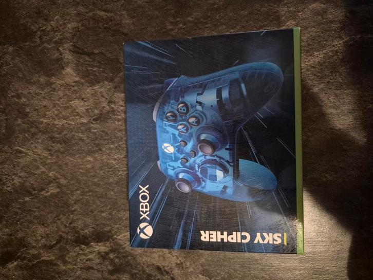 SPECIALE EDITIE VAN DE XBOX-CONTROLLER, Games en Spelcomputers, Spelcomputers | Xbox | Accessoires, Zo goed als nieuw, Ophalen