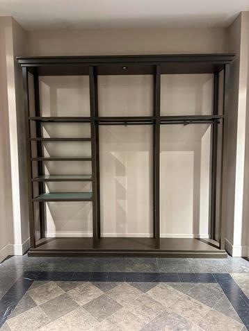 Penderie haut de gamme en aluminium beschikbaar voor biedingen