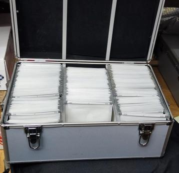 Valise de rangement pour 510 CD/DVD
En bon état 
 beschikbaar voor biedingen