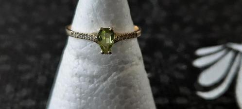 14k geelgouden ring met Peridoot en diamanten, Handtassen en Accessoires, Ringen, Nieuw, Dame of Heer, 17 tot 18, Groen, Goud