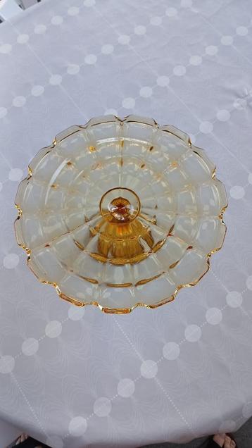zeer oude taartschotel,plateau op voet,glas,licht bruin beschikbaar voor biedingen