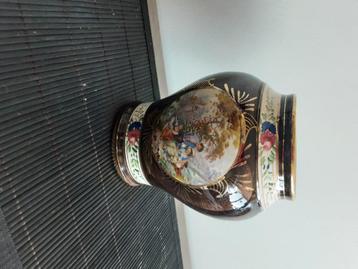 handgeschilderde, decoratieve majolica vaas van de Belgische beschikbaar voor biedingen