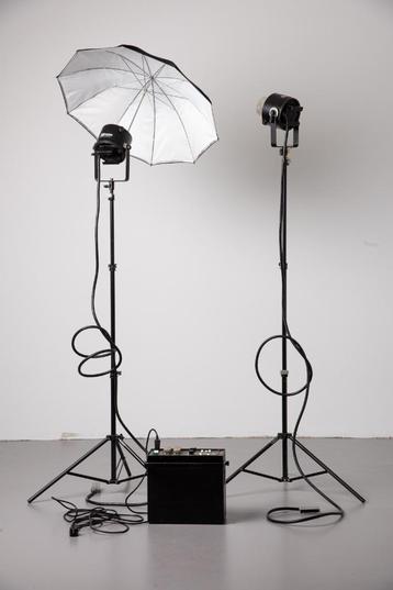 Bowens Quadmatic 1,5K generator + 2 toortsen en paraplu set beschikbaar voor biedingen