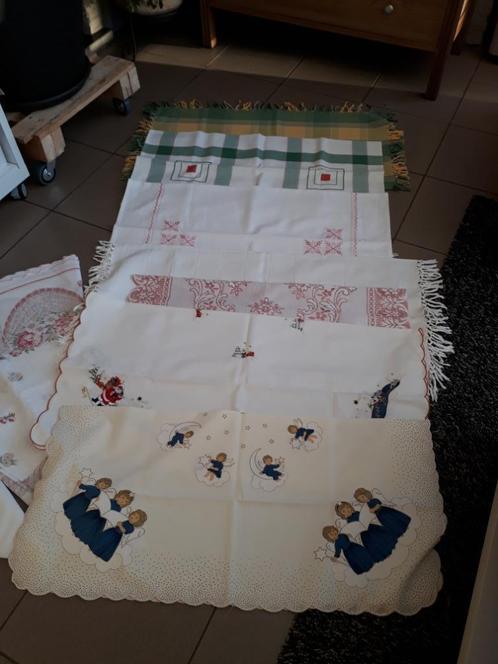 Tafel of Kerst kast doeken, Huis en Inrichting, Woonaccessoires | Plaids en Woondekens, Zo goed als nieuw, Ophalen of Verzenden