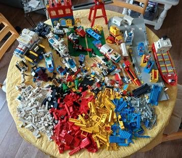 Legoland lot van Lego met boekjes. beschikbaar voor biedingen