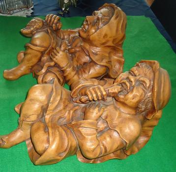 2 rustieke houten beelden beschikbaar voor biedingen