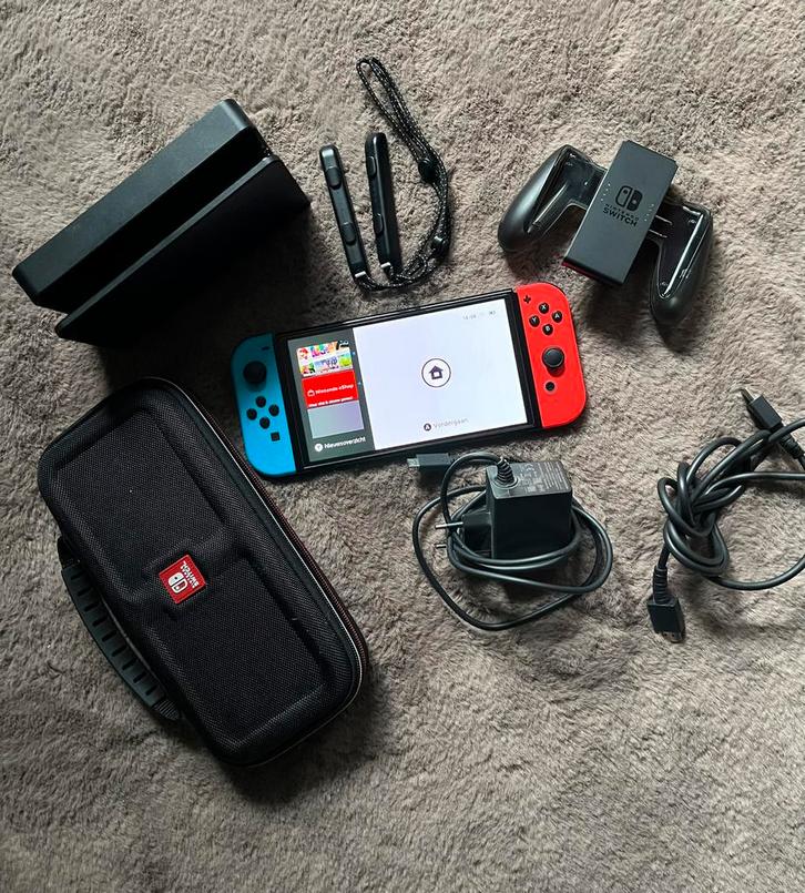 Nintendo Switch Oled - In zeer goede staat, Games en Spelcomputers, Spelcomputers | Nintendo Switch, Zo goed als nieuw, Switch OLED