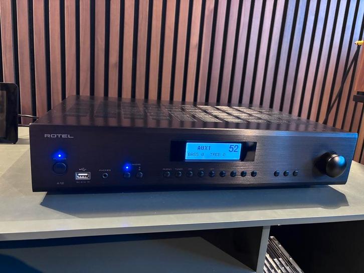 Rotel A12 versterker, Audio, Tv en Foto, Versterkers en Ontvangers, Zo goed als nieuw, Stereo, Ophalen