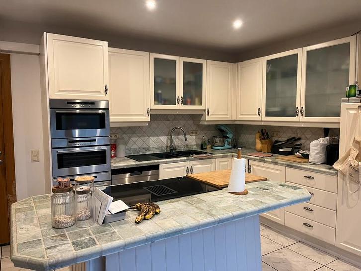 gratis uit te breken keuken, Huis en Inrichting, Keuken | Complete keukens, Gebruikt, Hoekkeuken, Wit, Overige materialen, Met kookeiland