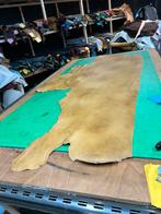 Goud kleur leer lap 1.3 mm dikte iets stug lap A-241, Ophalen of Verzenden