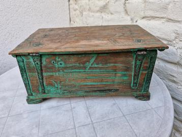 vintage oosterse houten opbergdoos beschikbaar voor biedingen