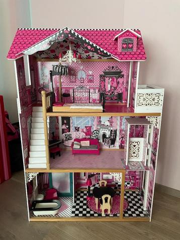 Grande maison de poupées