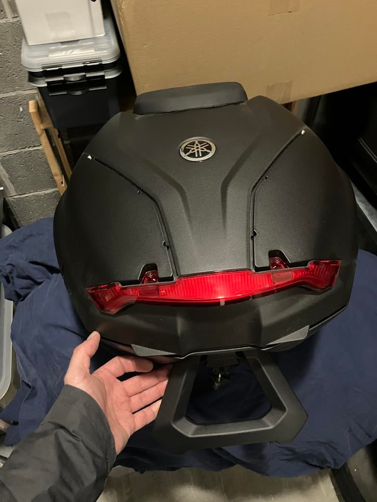 Top case 34L Yamaha X-Max neuf, Motos, Accessoires | Valises & Sacs, Enlèvement, Comme neuf
