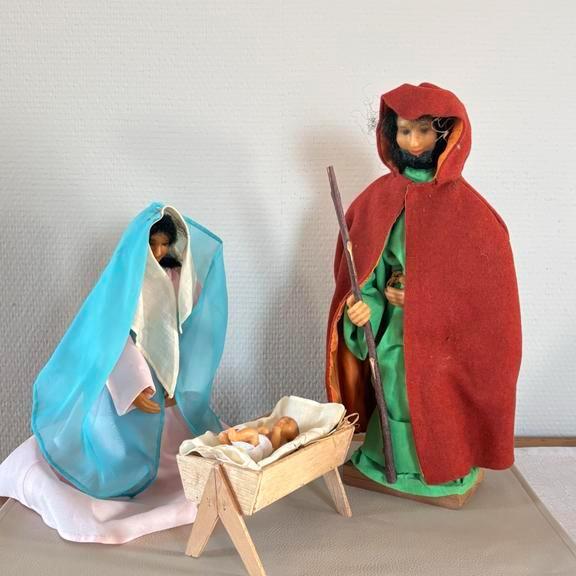 Kerststalfiguren uit bijenwas, Ophalen