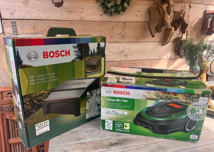 Bosch Indego M+700 avec garage, Jardin & Terrasse, Tondeuses robotisées, Utilisé, Avec capteur de pluie, Contrôlable via l'application