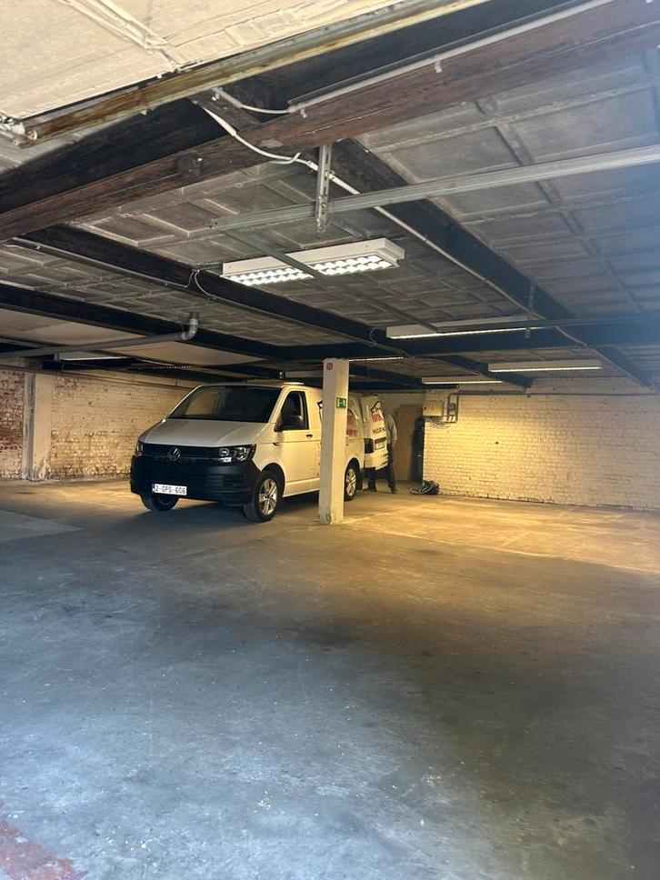 Magazijn / garage van 255m2 te huur in Hoboken ., Immo, Garages & Places de parking