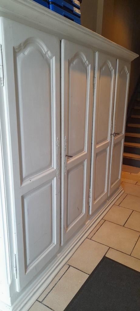 Landelijke eiken kleerkast, Enlèvement