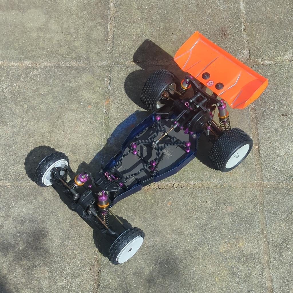 Schumacher Cougar SV2 buggy, roller in zeer goede staat, Ophalen of Verzenden, Gebruikt, Overige schalen, Onderdeel