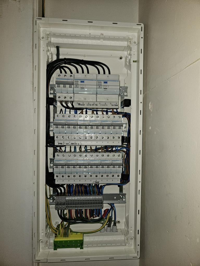 Mise en conformité électrique Bruxelles – Certificat AREI/RG, Bricolage & Construction, Électricité & Câbles