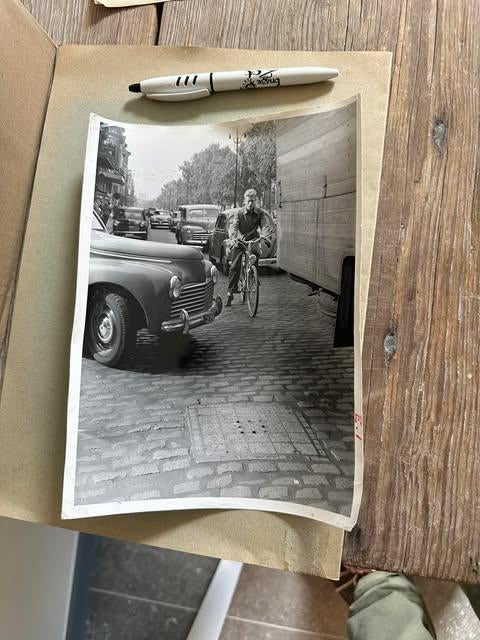 foto fietser 1954, Foto, Ophalen of Verzenden, Zo goed als nieuw, 1940 tot 1960