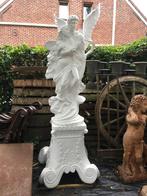 Groot gietijzer tuinbeeld op sierlijke sokkel, Ophalen, Gebruikt