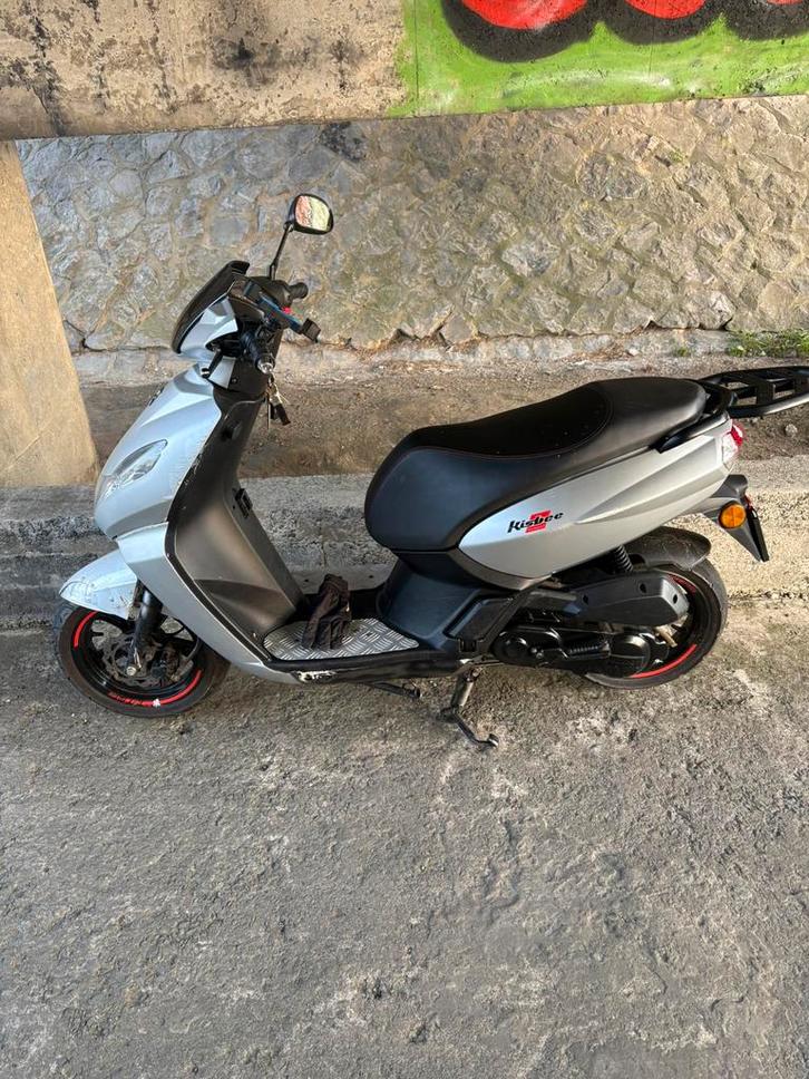 Peugeot kisbee rs 4t a klasse, Vélos & Vélomoteurs, Vélomoteurs & Scooters bridés, Comme neuf, Peugeot, Enlèvement