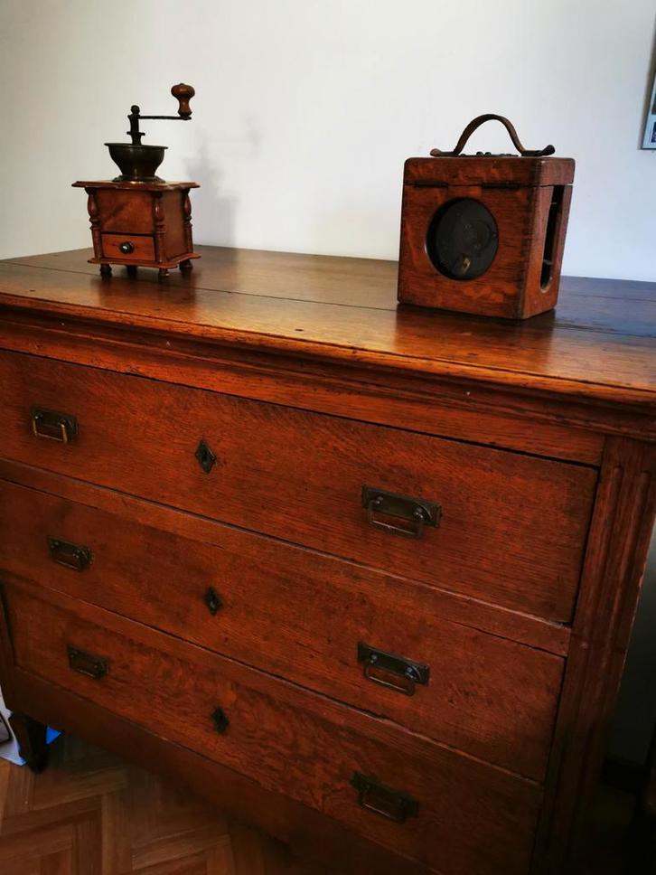 Commode en chêne massif, Antiquités & Art, Antiquités | Meubles | Armoires, Enlèvement