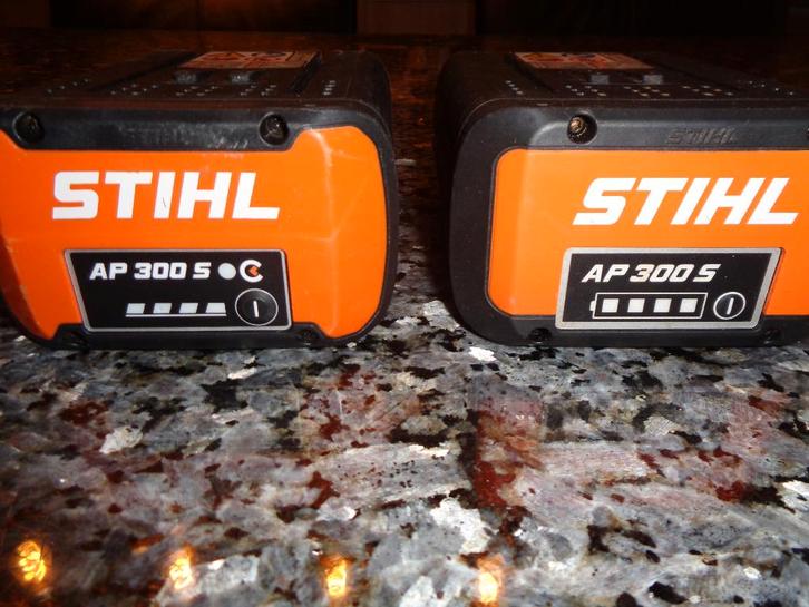 2 piles Stihl AP 300 S, Jardin & Terrasse, Outils à main, Enlèvement