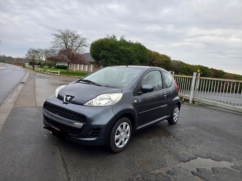 Peugeot 107 2009 • 84 555 km • Essence • Entretien • 2650€, Achat, 998 cm³, Autres couleurs, Noir