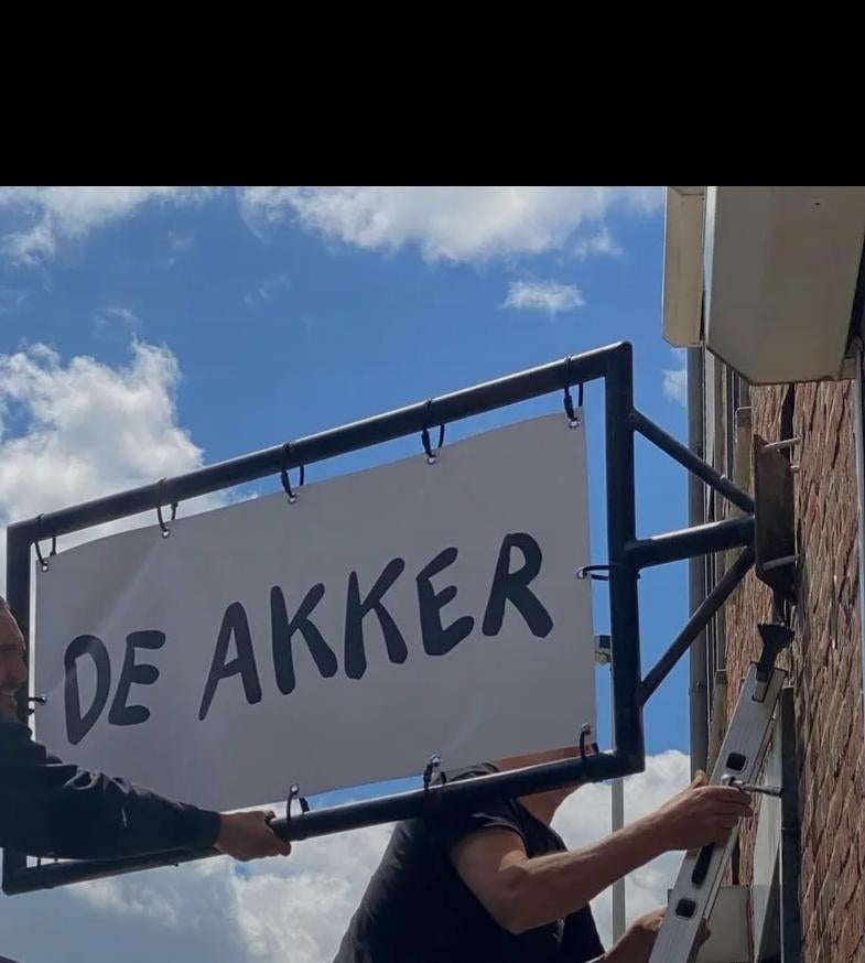 Reclame bord te koop, Ophalen