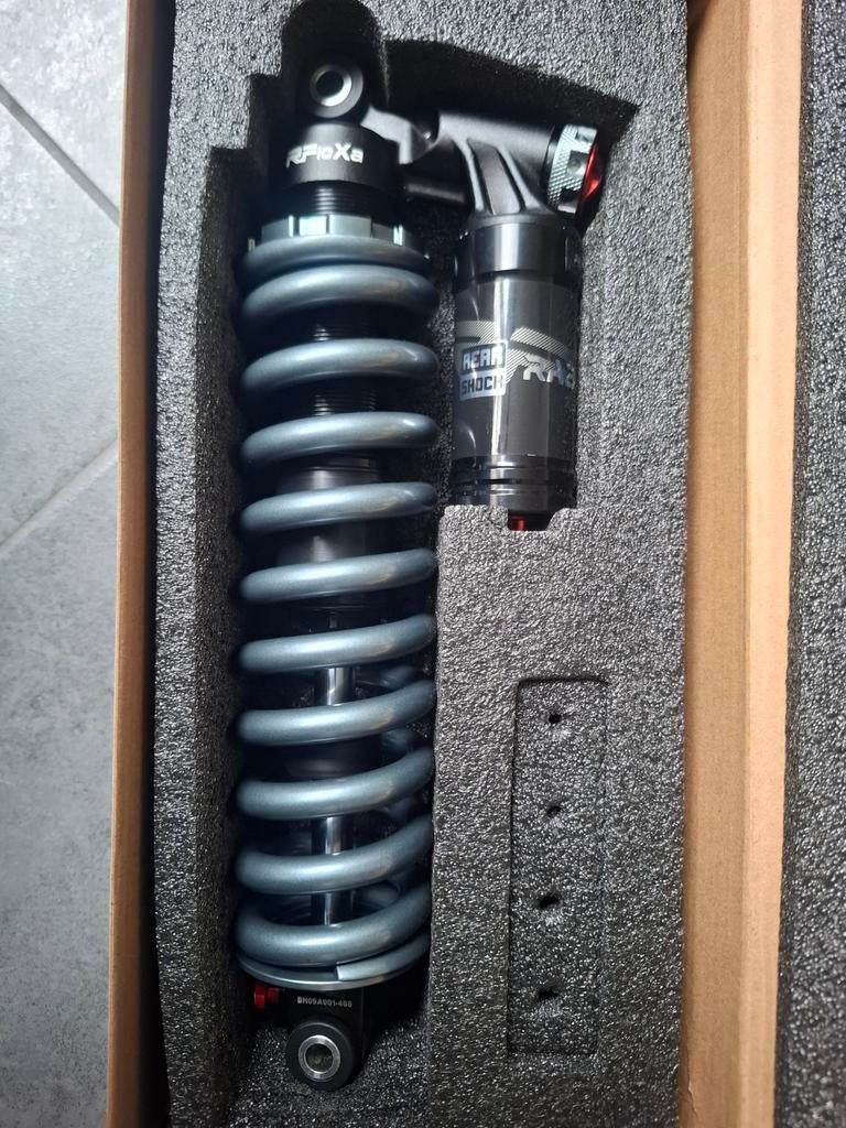 Nieuwe RFLOXA rear shock, Ophalen