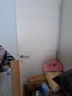 Nouvelle porte en bois moderne, Enlèvement