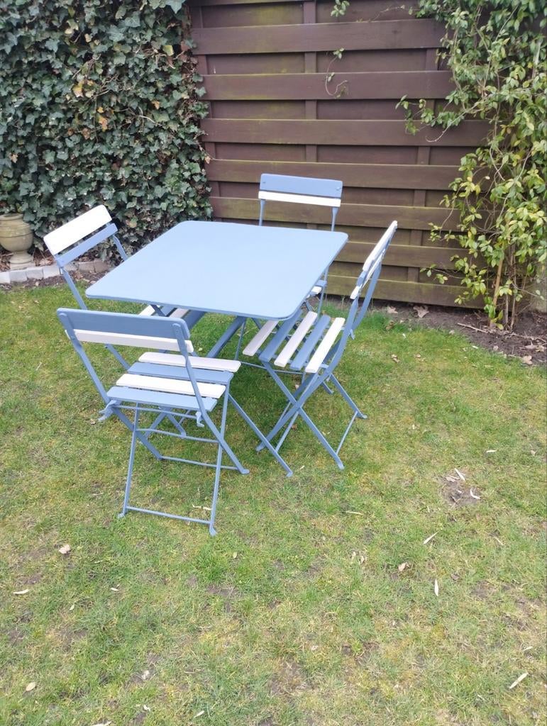 Vierkant ijzeren tafel met 4 oude café klapstoelen, Enlèvement