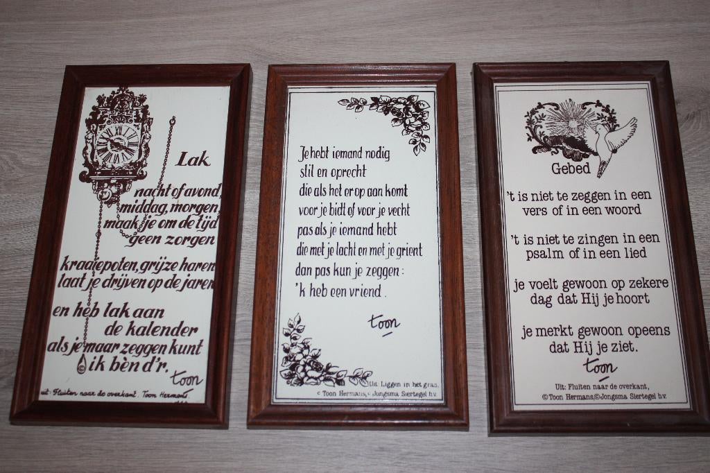 3x Toon Hermans Tegelspreuk , +- 21x11 cm houten kader, Enlèvement ou Envoi, Comme neuf