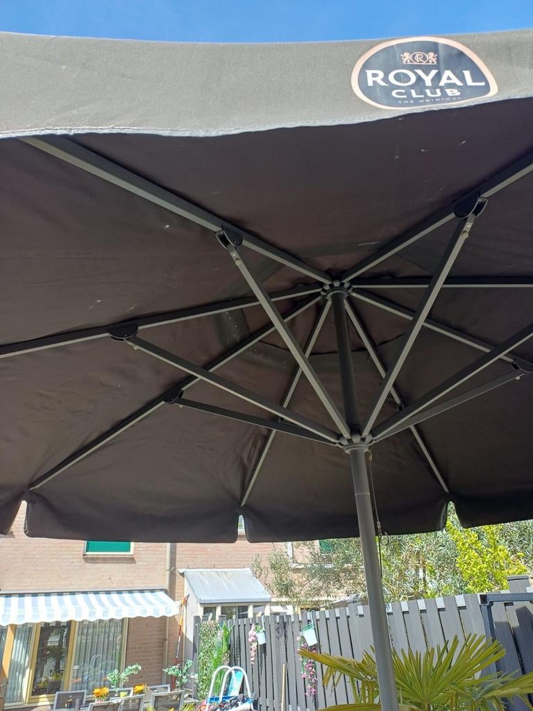 Horeca parasol 3.5m breed inclusief parasolvoet, Tuin en Terras, Parasols, Ophalen, Gebruikt, 3 tot 4 meter, Stokparasol
