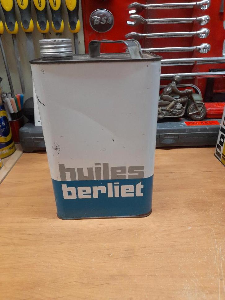ancien bidon huile vide berliet 5 litres mv2 sae 30/40, Collections, Marques & Objets publicitaires, Utilisé, Autres types, Envoi