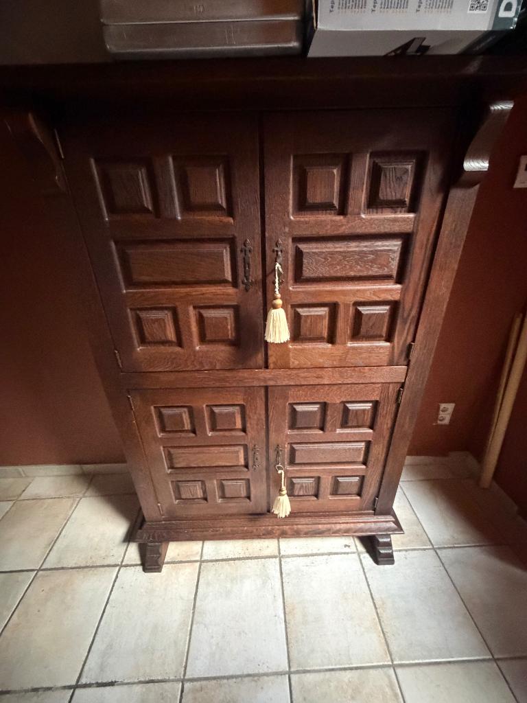 massief eikenhouten dress in rustieke stijl Spaanse periode, Ophalen