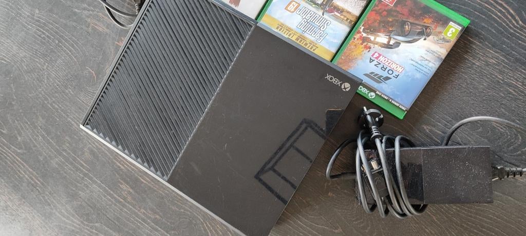 X-Box One console met 6 spellen:, Ophalen, Gebruikt