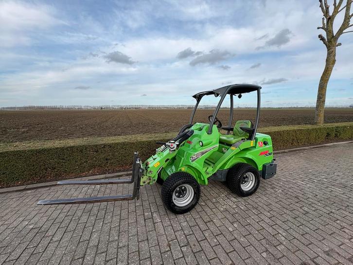 Nette avant 530 met palletvork/grondbak(slechts +-466 uren), Articles professionnels, Machines & Construction | Jardin, Parc & Sylviculture